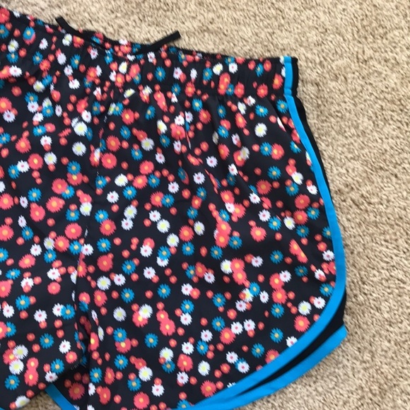 NWT! NIKE black with blue multi combo Size M running shorts - Picture 2 of 8